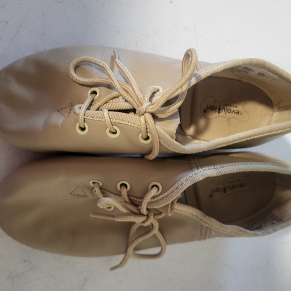 Revolution Women's Beige Lace-Up Athletic Shoes - Picture 1 of 3